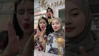 Nisa, Dahlia, &amp; Mamanya Ambo Nai #lucu #ambonaianakjalanan #ambonai #ngakak #bugisviral