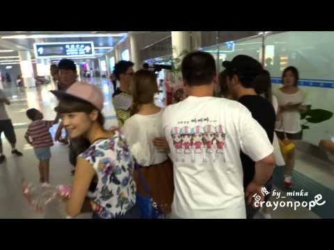[Fancam by minka@百度Crayon Pop吧] 130808 Crayon Pop - 抵达青岛流亭国际机场