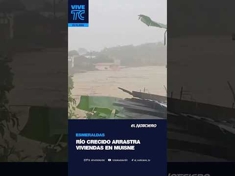 Río crecido arratra viviendas en Muisne