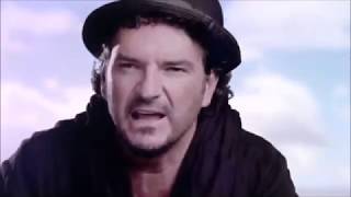 Ricardo Arjona - A La Luna En Bicicleta (Video Oficial)