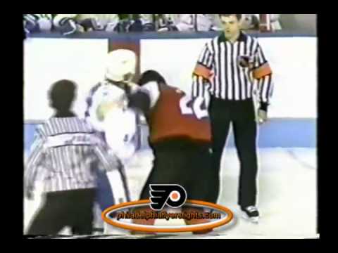 Nov 28, 1987 Rick Tocchet vs Terry Carkner Philadelphia Flyers vs Quebec Nordiques