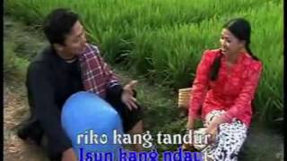 Download lagu Yuni Oemardi Feat Gatot    PAMAN TANI    official video mp3