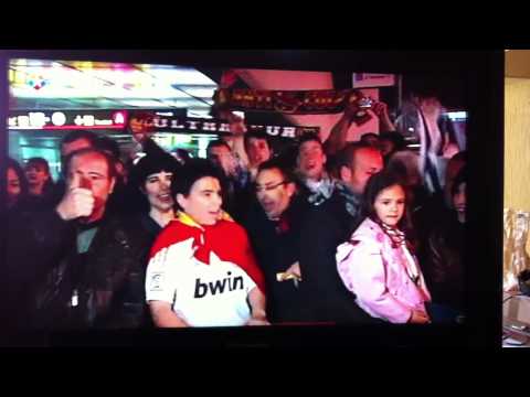 Fiesta Madridista en el aeropuerto de Barcelona