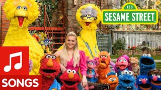 Sesame Street: Kelsea Ballerini Sings a Song About Families!