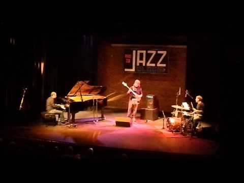 5495 - Sergio Gruz, Alejandro Herrera y Tomas Babjaczuk en Jazzologia - 21/5/13