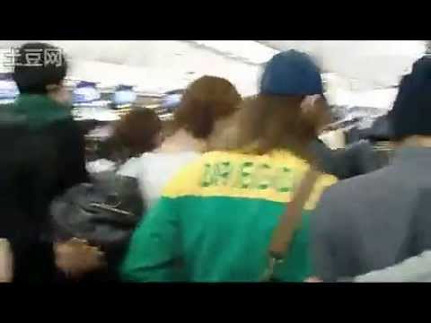 100215 Shanghai airport Minho+Jonghyun