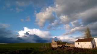 preview picture of video 'Calzadilla de la Cueza 5 mai 2012 ciel d'orage'