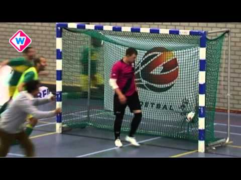 Mo Laari schiet ZVV Den Haag naar Eredivisie