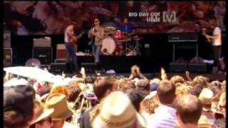 kasabian - Where did all the love go (live BDO &#39;10) HQ