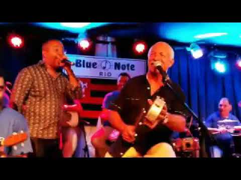 Dudu Nobre e Maestro Júnior cantando o hino do Flamengo