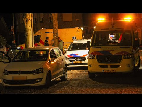 Ambulance met spoed naar een Steekpartij aan de Tulpstraat in Oss
