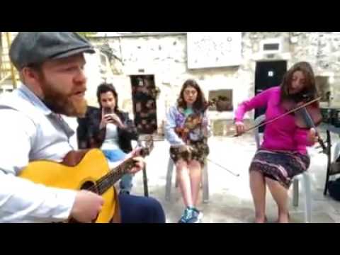Jewish Superstar Alex Clare Performs His Song 'Sparks' - Presented by Shabbat.com