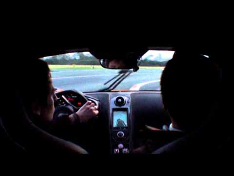 Vuelta rápida al circuito de Top Gear en el McLaren MP4-12C (power lap Top Gear Test track)