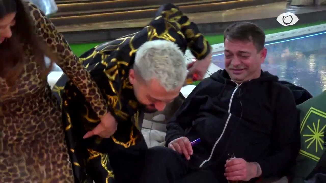 “Çfarë janë këto kurthe”/ Loredana i zë rrugën Gjestit, e ndjek me vrap rreth pishinës