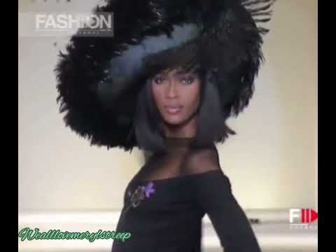 Naomi On The Runway - Blumarine Fall/Winter 1994