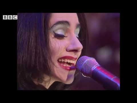 PJ HARVEY // 1995-05-12 Later With Jools Holland - Down By The Water FHD
