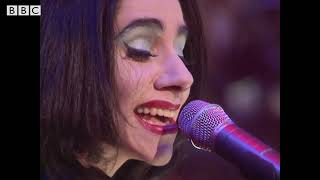 PJ HARVEY // 1995-05-12 Later With Jools Holland - Down By The Water FHD