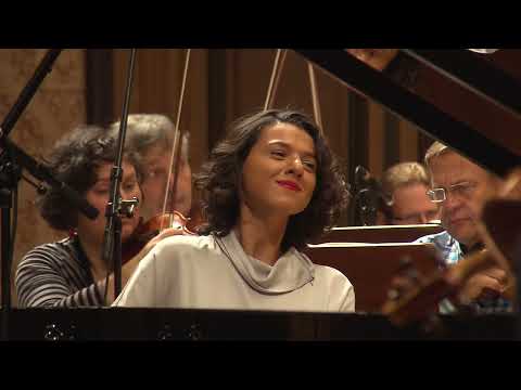 Khatia Buniatishvili – Rachmaninoff: Piano Concerto No.2 in C Minor, Op. 18: 2. Adagio sostenuto