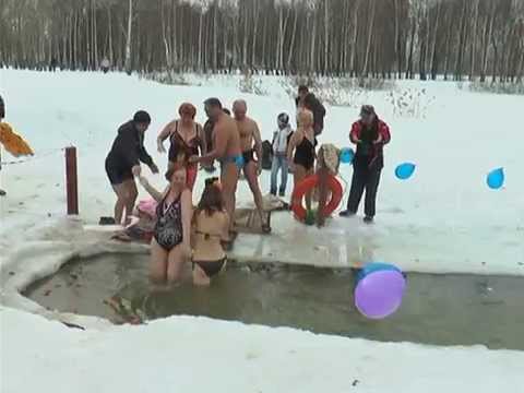 Ladies challenge winter swimming? Not a big deal in Russia
