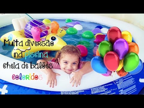 MUITA DIVERSÃO NA PISCINA CHEIA DE BALÕES COLORIDOS - CANAL DA HELENA