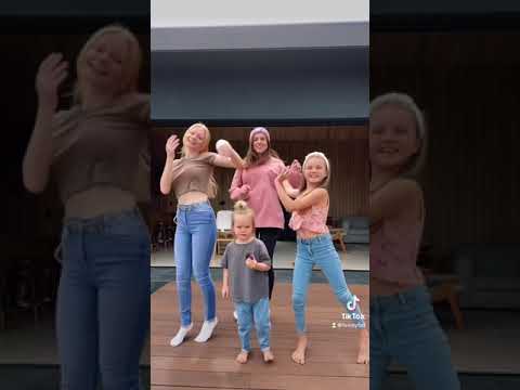 Mom & Daughters ‘Nuestra Canción’ dance #shorts