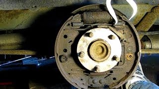 How to rebuild the rear brakes on a Caravan, Voyager, Town and Country part 2: Disassembly