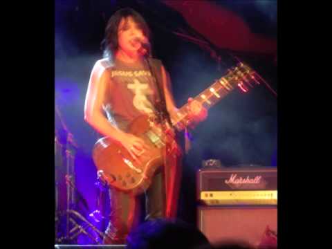 Sarah McLeod - Secret Agent Man acoustic [the superjesus] WholeLottaLoveBar, Melbourne.  (no movie)