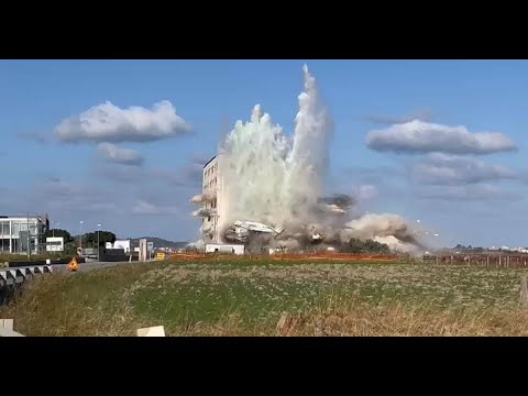 VIDEO - L'abbattimento dell'ecomostro di Torre Melissa - Il Quotidiano del Sud