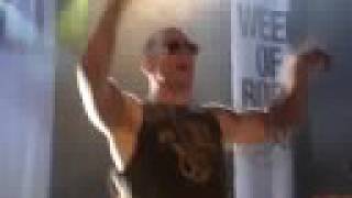 Download lagu Avenged Sevenfold and Matt Tuck 'Walk' ULU 20/08/08 mp3