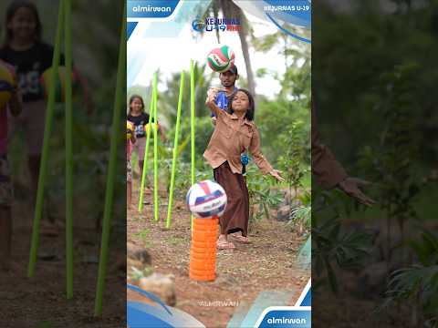 Nia Gebot booms spike bola voli dengan hebat