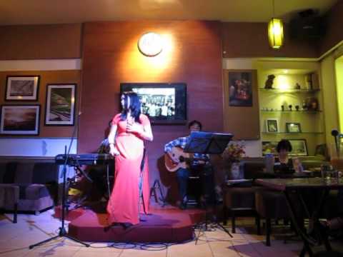 Thể hiện bởi Minh Tuyết