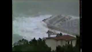 preview picture of video 'Mareggiata spettacolare TSUNAMI a Cala Gonone 30 ottobre 1997'