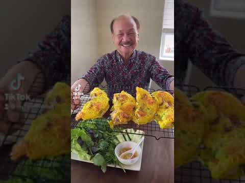 Savory Vietnamese Pancake (Banh Xeo)
