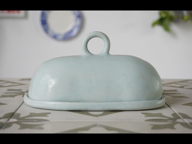 Vídeo relacionado con Meg Hawkins - Mantequera (cerámica, 18 cm), diseño de liebre