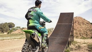 LE SAUT LE PLUS HAUT EN MOTO !!