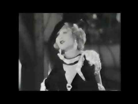 "Boulevard of Broken Dreams" ["Η λεωφόρος των χαμένων ονείρων"] των Al Dubin [Αλ Ντούμπιν] και Harry Warren [Χάρρυ Ουώρρεν], σε ερμηνεία της Constance Bennett [Κόνστανς Μπέννετ] από την ταινία Moulin Rouge [Ο Κόκκινος Μύλος] (1934) του Sidney Lanfield [Σίντνεϋ Λάνφηλντ]. Το τραγούδι μεταφέρει στο Χόλλυγουντ τη μελαγχολική εκδοχή του γαλλικού σανσόν. Η μορφή της αρτίστας του καμπαρέ γίνεται έμβλημα της χαμένης ψευδαίσθησης.