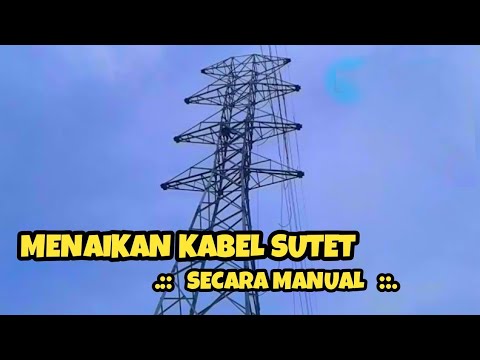 Proses menaikkan kabel sutet oleh team stringing indonesia