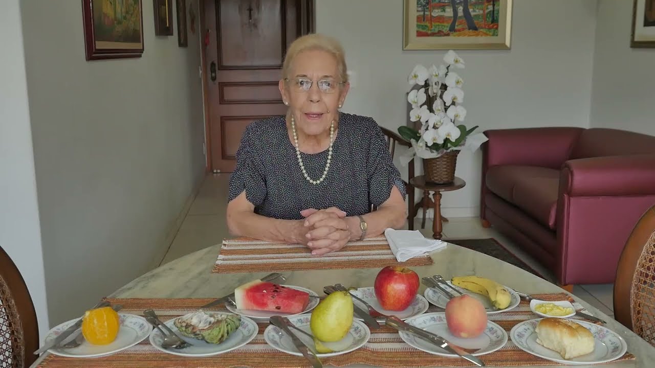 Minuto (ou mais) om Glorinha #84 - Como comer frutas com talher (2)