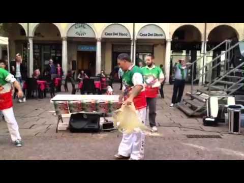 Pizza acrobatica in Piazza Podestà