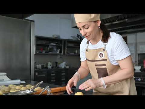 Кулинары поздравили якутян с Днем России и поделились рецептами выпечки и запеченного мяса