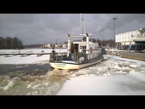 2017-04-27 Icebreaking in SSJ club harbour