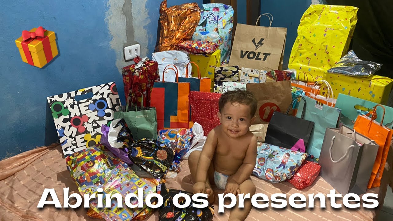 ABRINDO OS PRESENTES DO ANIVERSÁRIO DE 1 ANO DO BABY ANTHONY