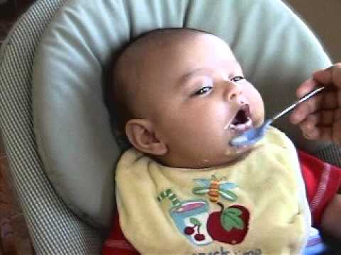 Brian's 1st Meal of Oat Cereal 2007/04/28