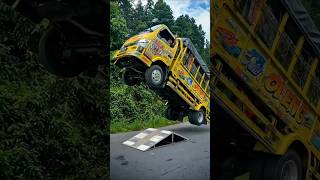 Download lagu Truk Oleng Mobil Truk Fuso Canter Sukses Melintasi Rintangan dan Tantangan di Jalan Perbukitan !😮☺ mp3