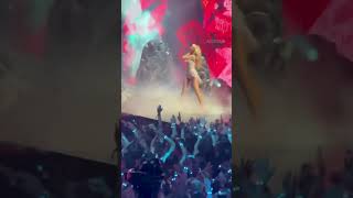 Sabrina Carpenter KISSES Alien