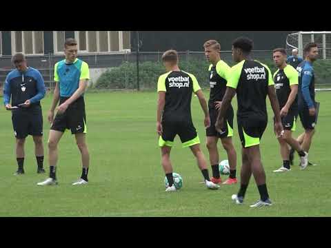 Vitesse traint op sportpark VV Helden