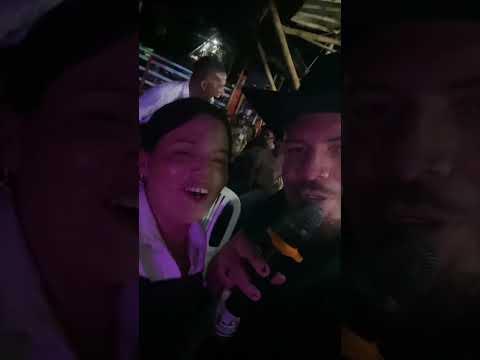 Cantando en vereda Agus claras de timana huila @ElCharritoNegroOficial @LuisAlfonso