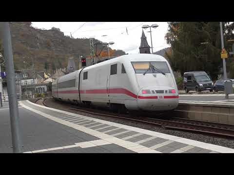 Mit 128,8 km/h durch den Kurvenbahnhof: Schnelle ICE-Durchfahrt durch den engen Bogen in Bacharach !