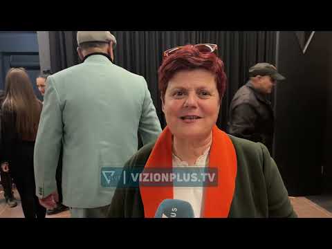 “Al Pazar”, shfaqje në Vlorë/ Publiku duartroket aktorët e humorit - Vizion Plus