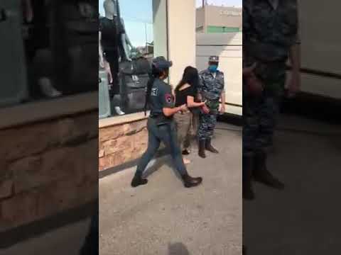 Ոստիկանները բերման ենթարկեցին կնոջը դիմակ չդնելու համար